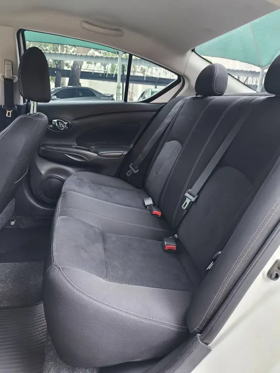 NISSAN Versa Sedan - Foto