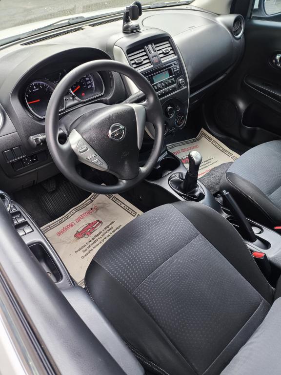 NISSAN Versa Sedan - Foto