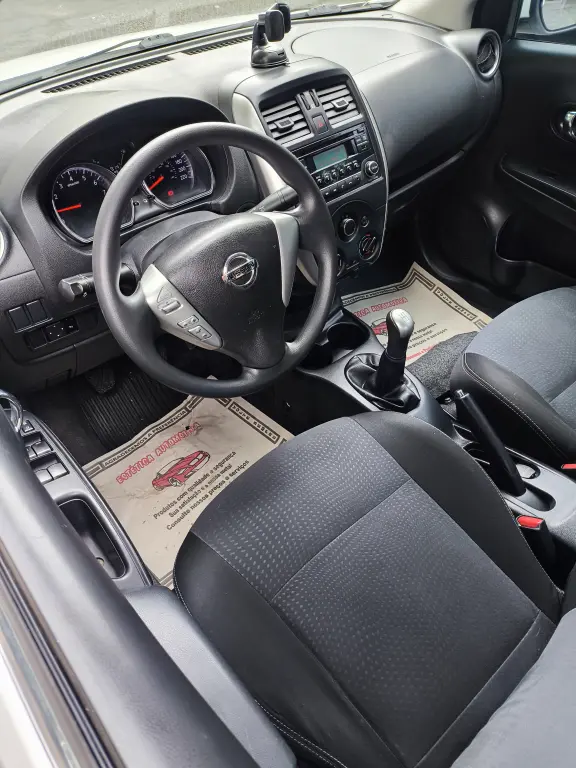 NISSAN Versa Sedan - Foto