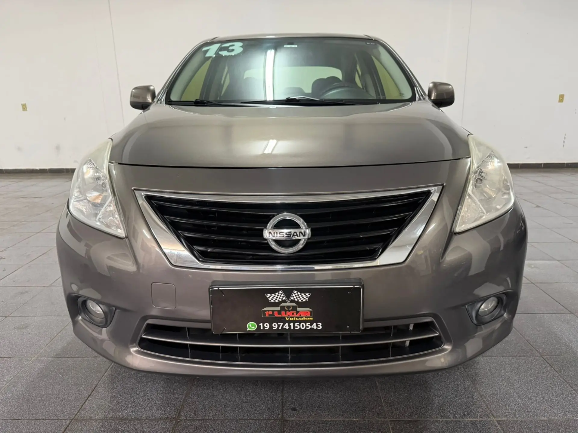 NISSAN Versa Sedan - Miniatura