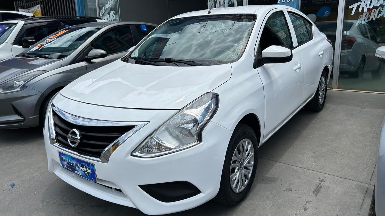 NISSAN Versa Sedan - Foto
