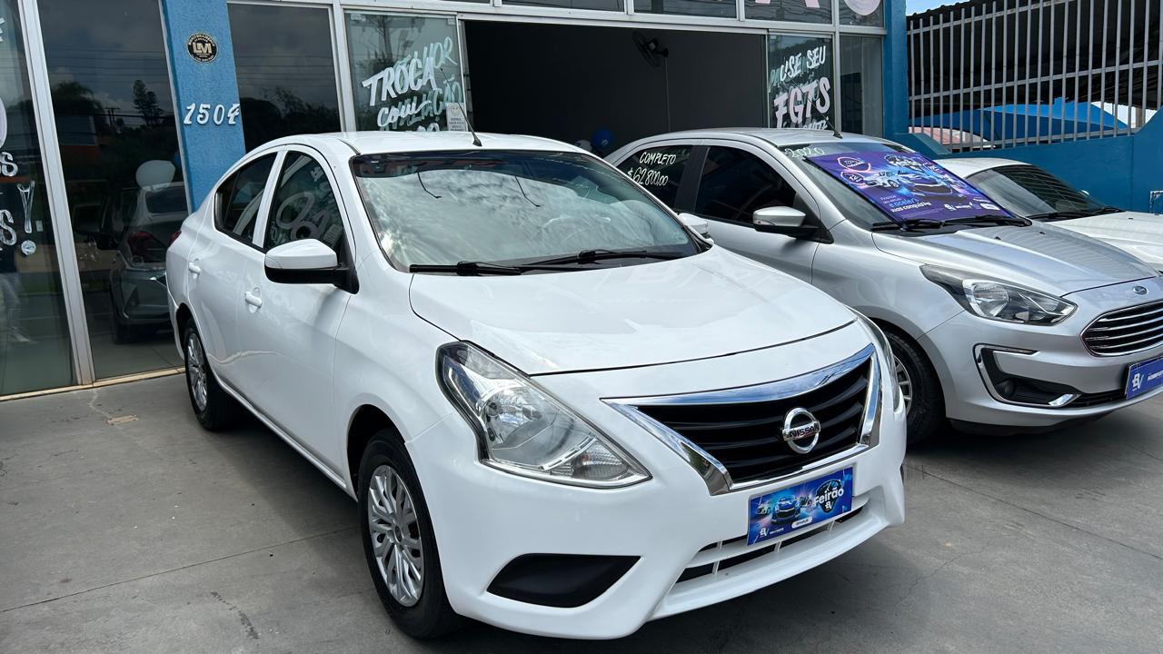 NISSAN Versa Sedan - Foto