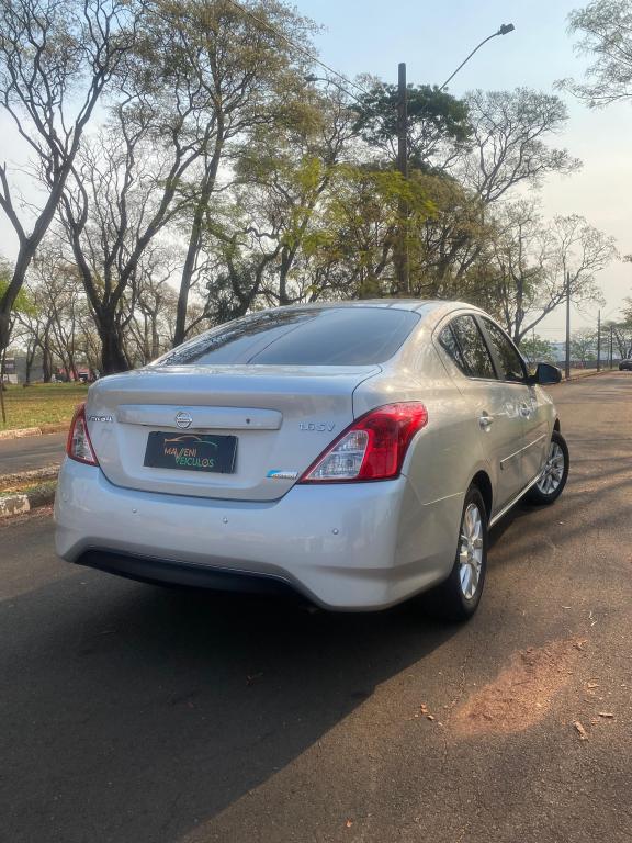 NISSAN Versa Sedan - Foto