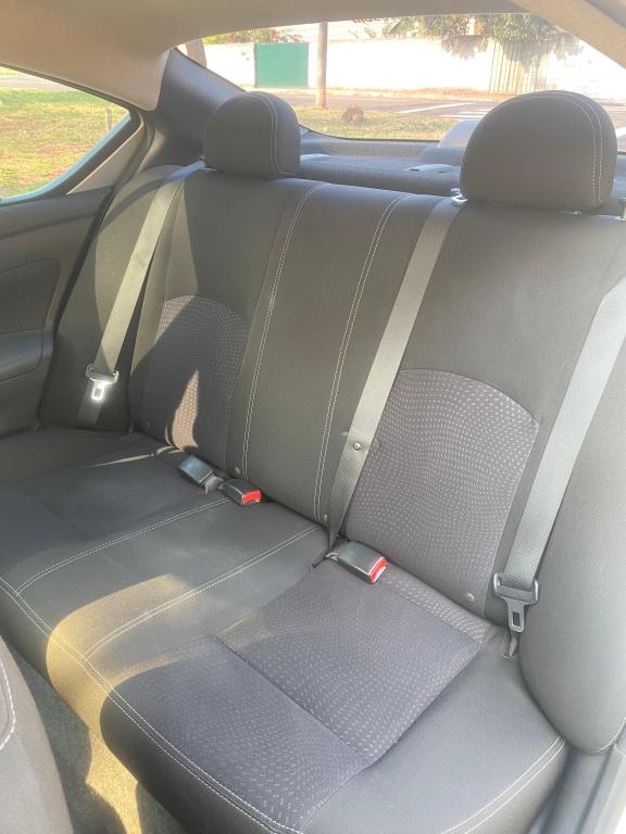 NISSAN Versa Sedan - Foto