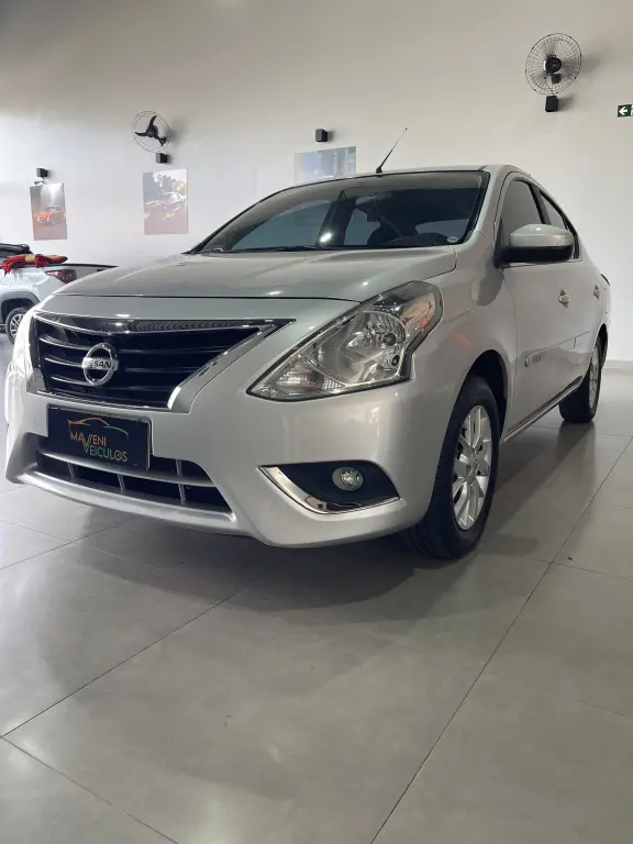 NISSAN Versa Sedan
