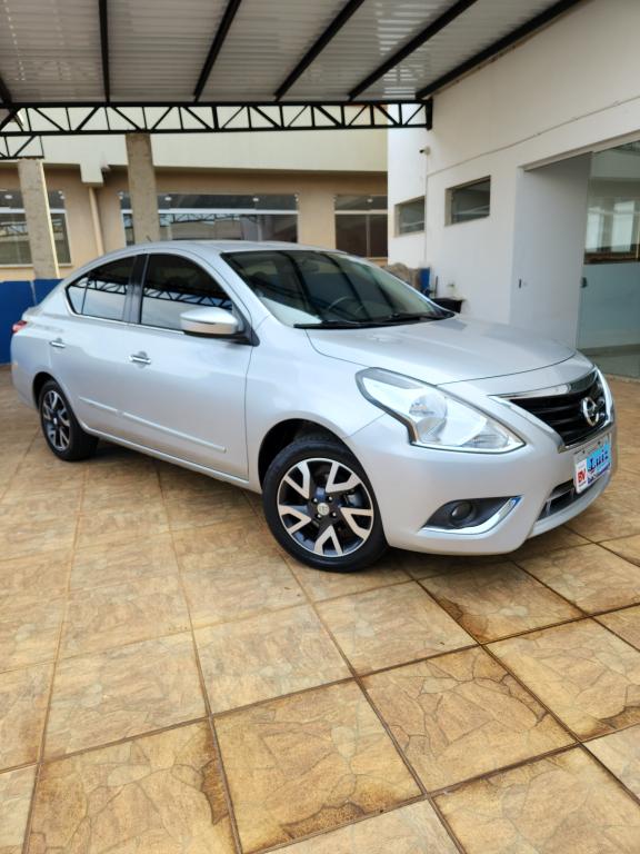 NISSAN Versa Sedan - Foto