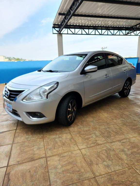 NISSAN Versa Sedan - Foto