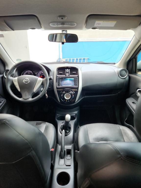 NISSAN Versa Sedan - Foto