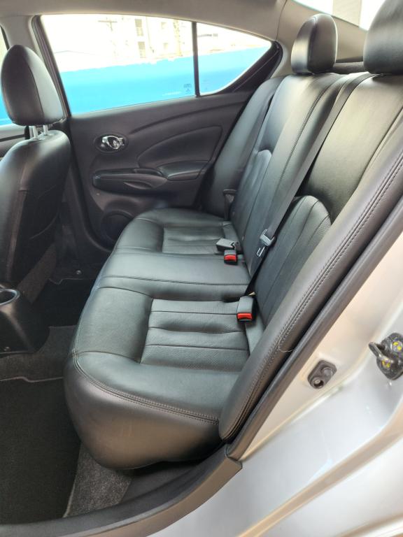 NISSAN Versa Sedan - Foto