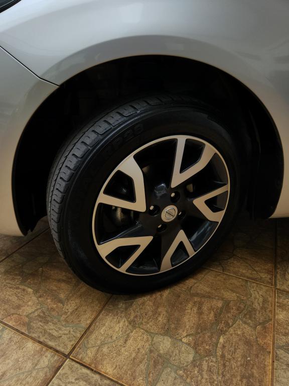 NISSAN Versa Sedan - Foto