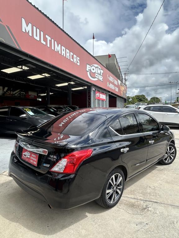 NISSAN Versa Sedan - Foto