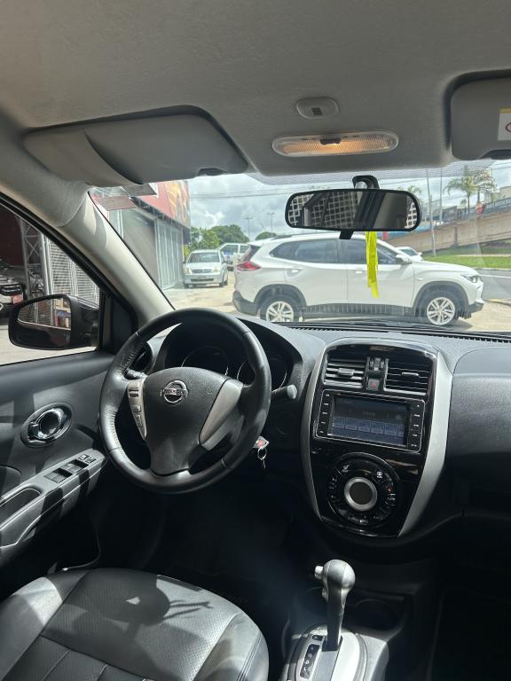 NISSAN Versa Sedan - Foto