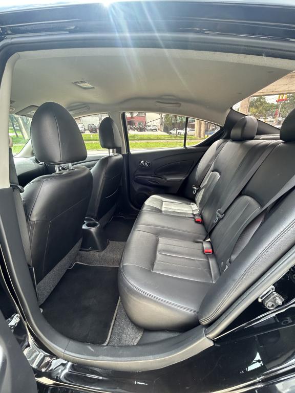 NISSAN Versa Sedan - Foto