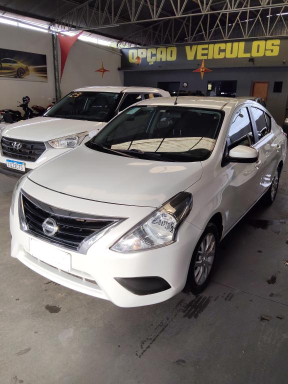 NISSAN Versa Sedan