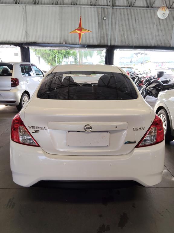 NISSAN Versa Sedan - Foto