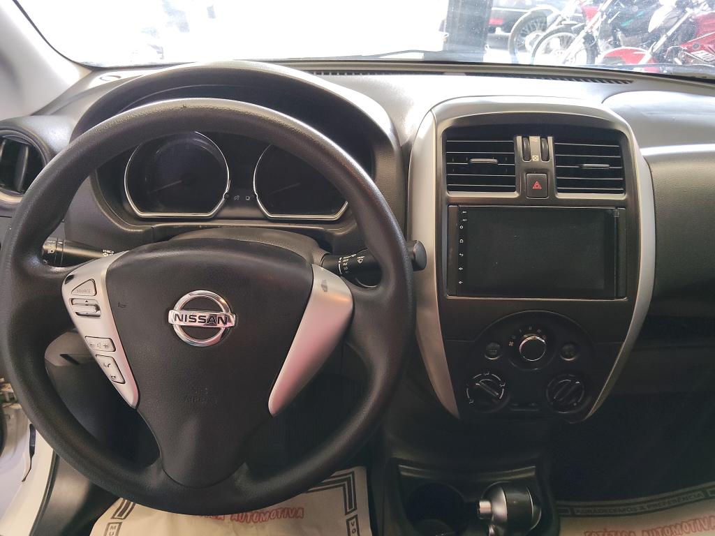NISSAN Versa Sedan - Foto