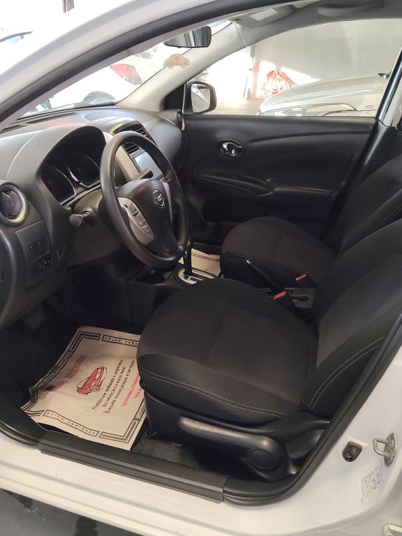NISSAN Versa Sedan - Foto