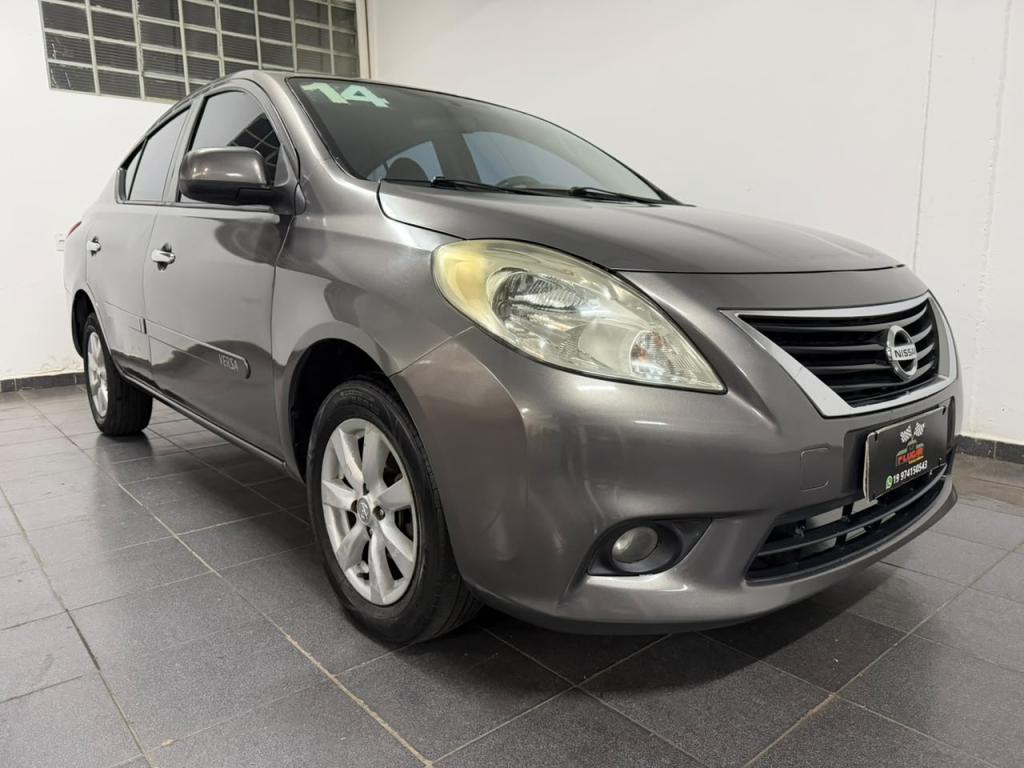 NISSAN Versa Sedan - Foto