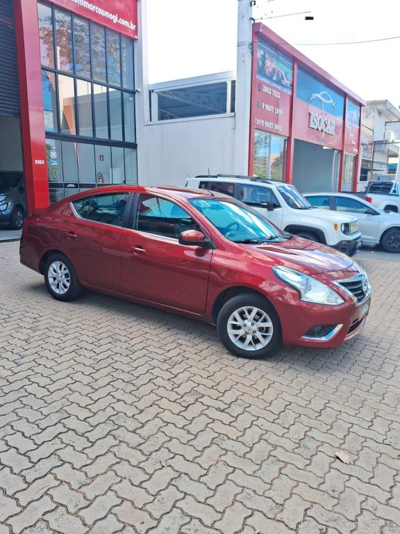 NISSAN Versa Sedan - Foto
