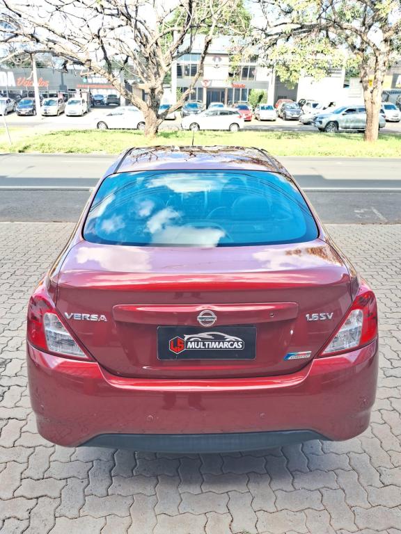 NISSAN Versa Sedan - Foto