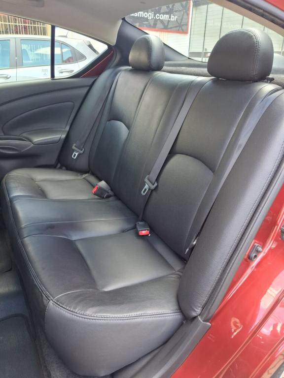 NISSAN Versa Sedan - Foto