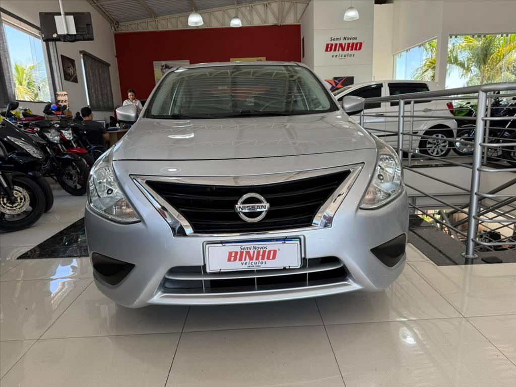 NISSAN Versa Sedan - Foto