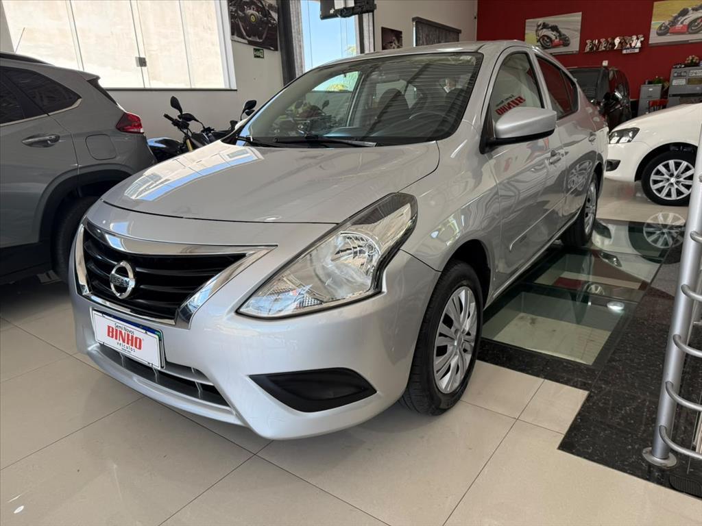 NISSAN Versa Sedan - Foto