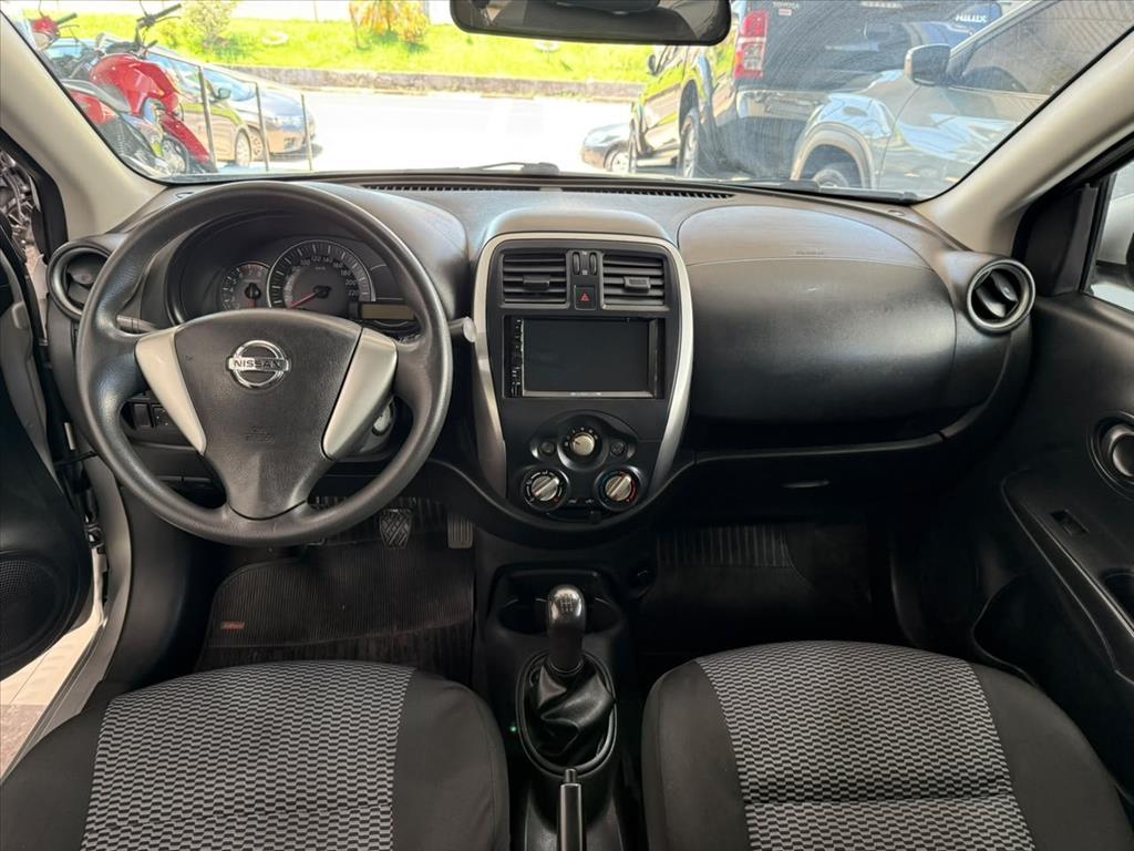 NISSAN Versa Sedan - Foto