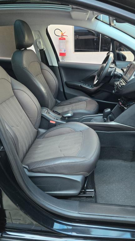 PEUGEOT 2008 - Foto