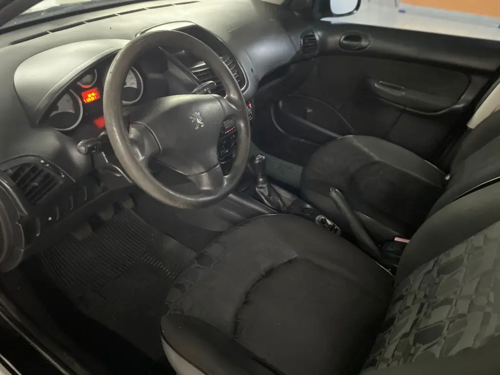 PEUGEOT 207 Hatch - Foto