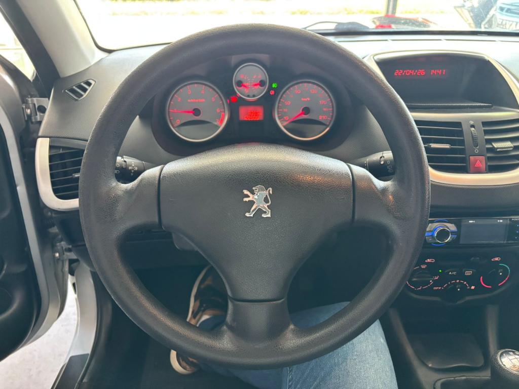 PEUGEOT 207 Hatch - Foto