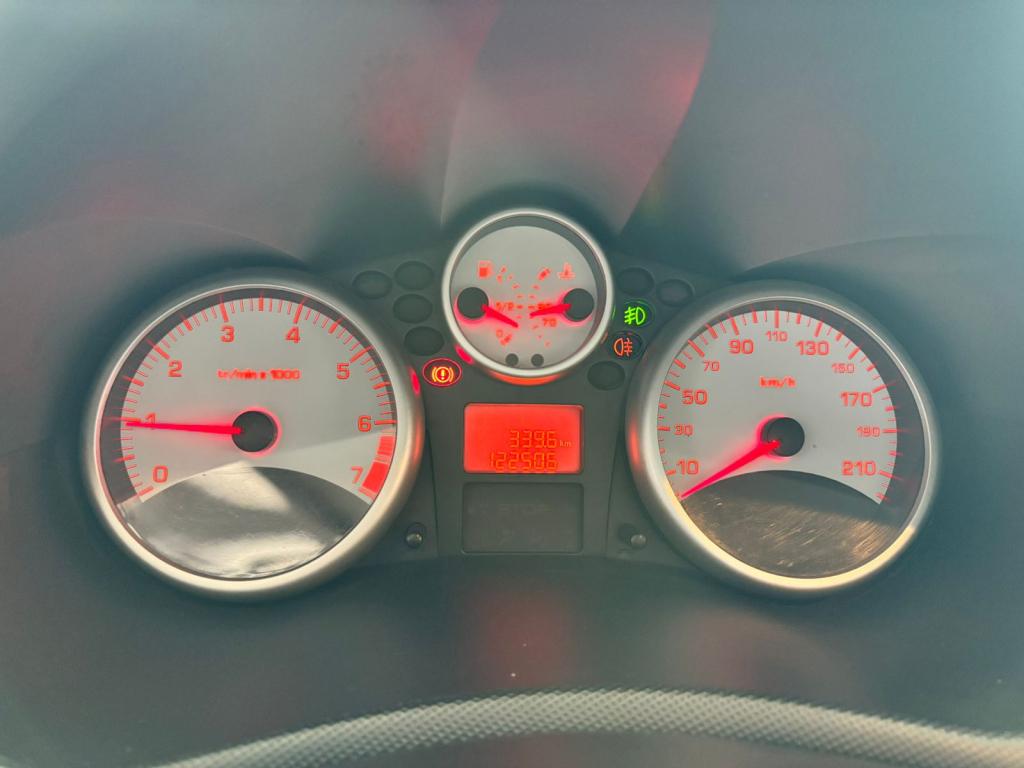 PEUGEOT 207 Hatch - Foto