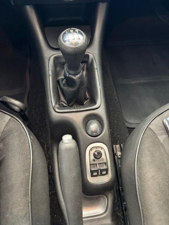 PEUGEOT 207 Hatch - Foto
