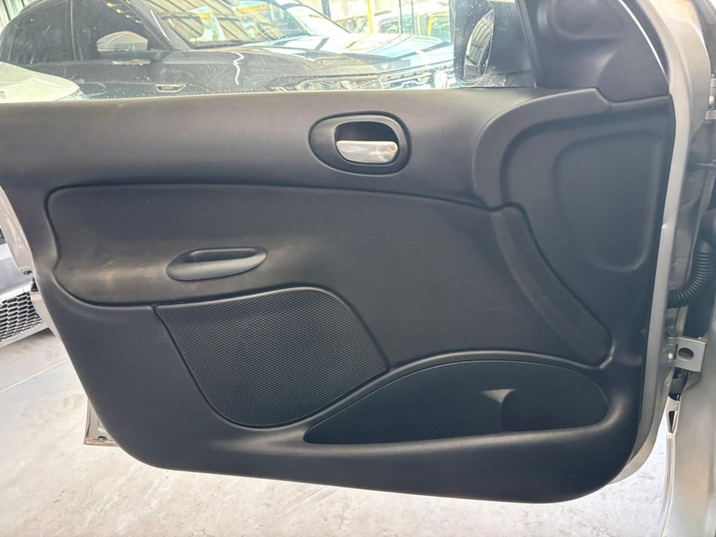 PEUGEOT 207 Hatch - Foto
