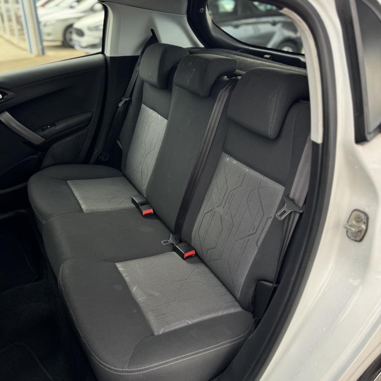 PEUGEOT 208 - Foto