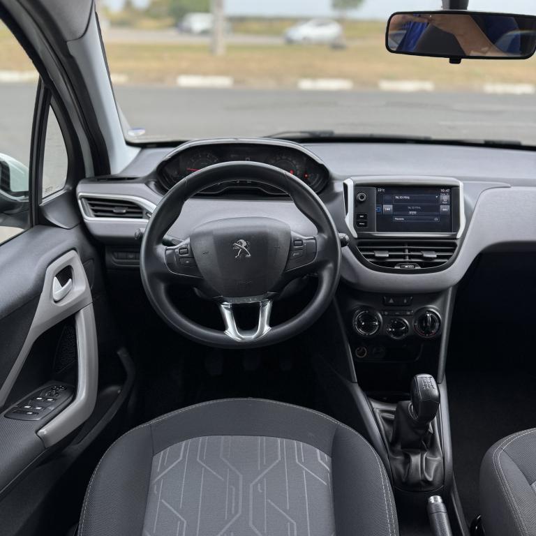 PEUGEOT 208 - Foto