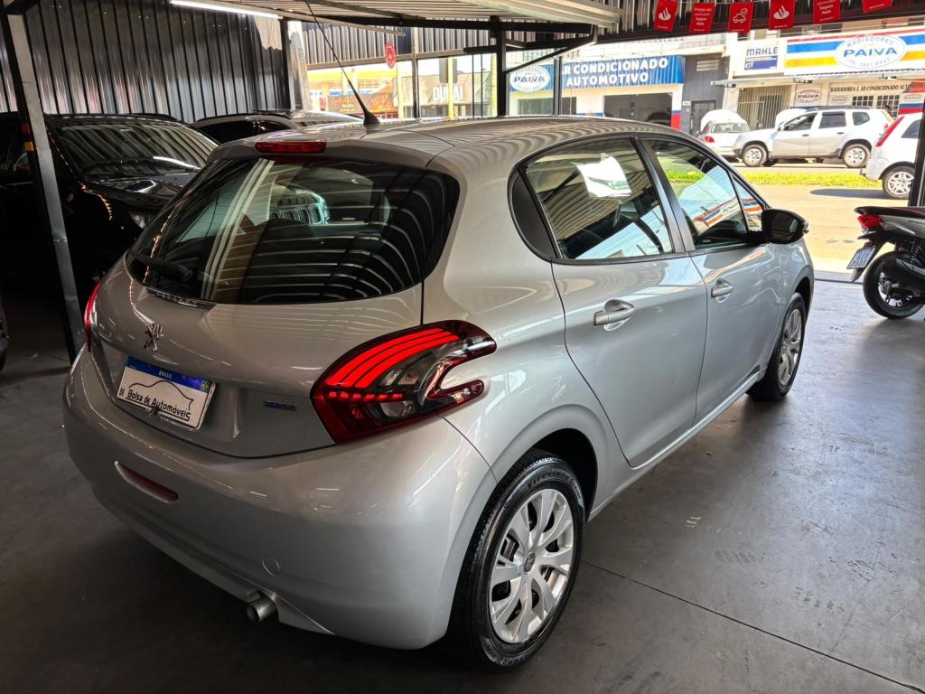 PEUGEOT 208 - Foto