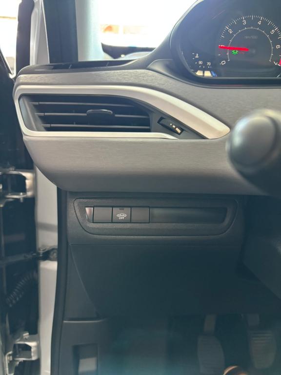 PEUGEOT 208 - Foto