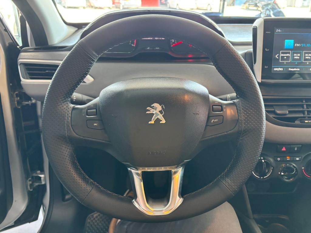 PEUGEOT 208 - Foto