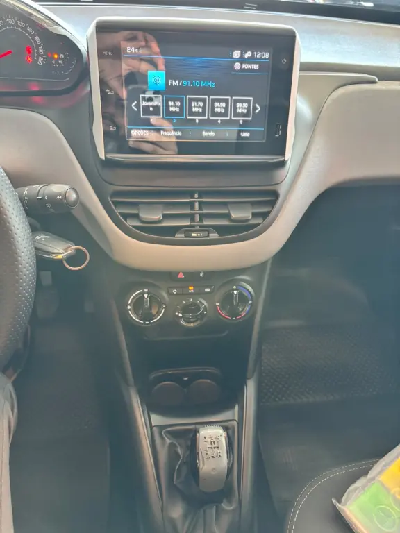 PEUGEOT 208 - Foto
