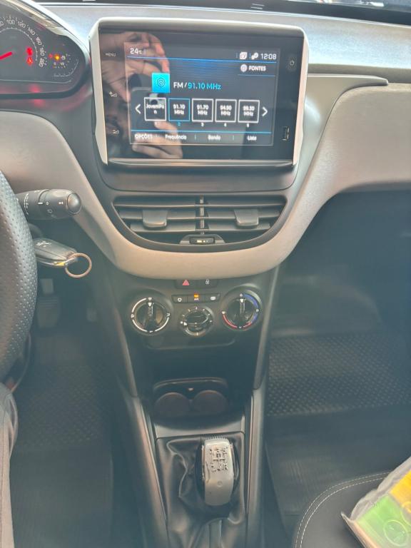 PEUGEOT 208 - Foto