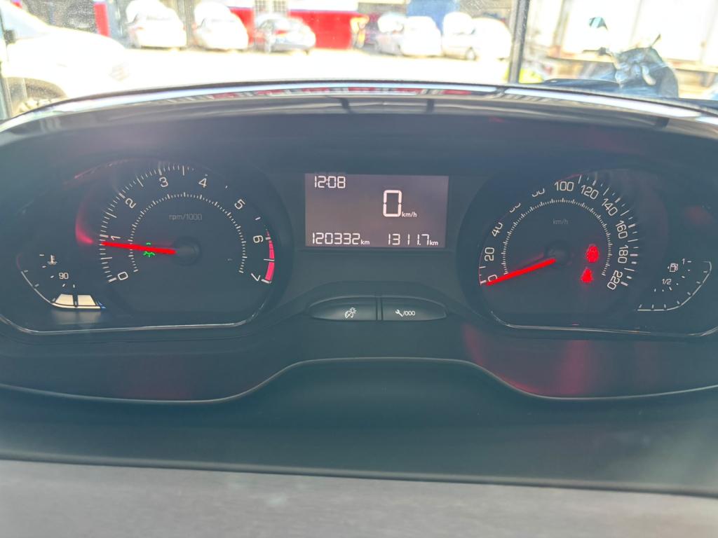 PEUGEOT 208 - Foto