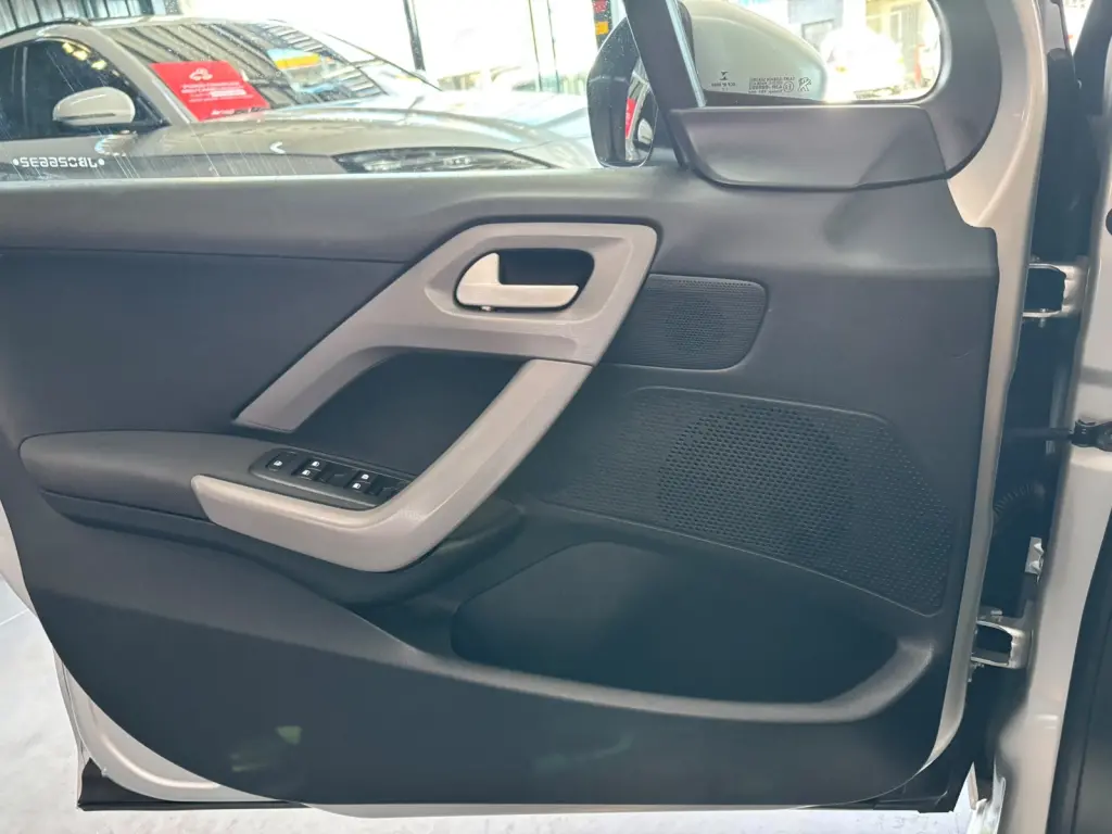 PEUGEOT 208 - Foto