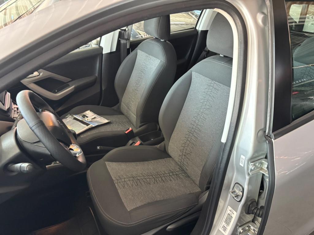 PEUGEOT 208 - Foto