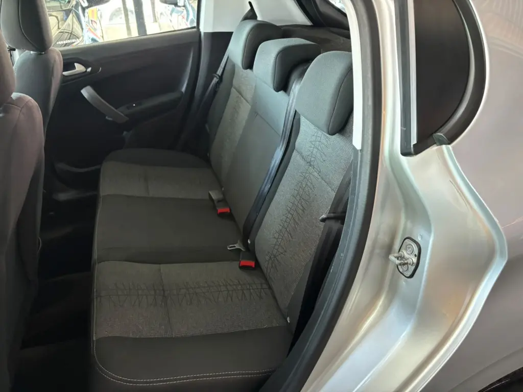 PEUGEOT 208 - Foto