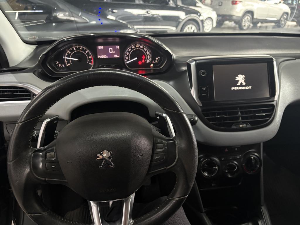 PEUGEOT 208 - Foto