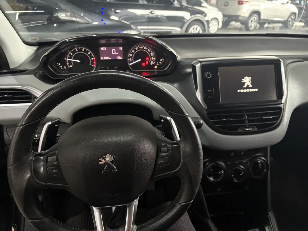 PEUGEOT 208 - Foto