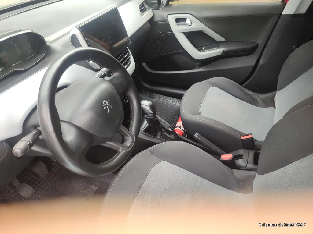 PEUGEOT 208 - Foto