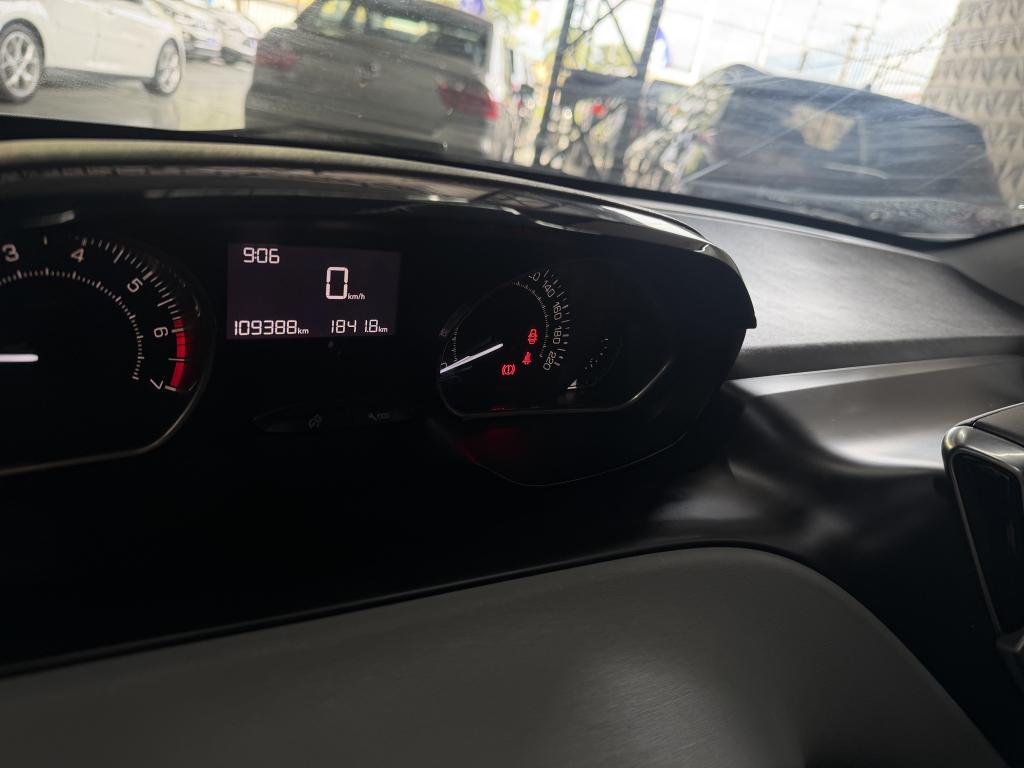 PEUGEOT 208 - Foto