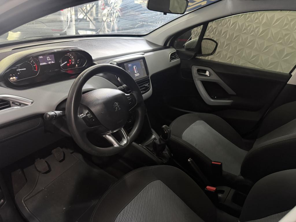 PEUGEOT 208 - Foto